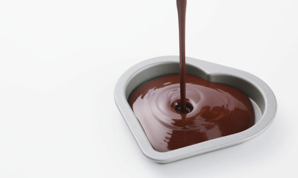 fondre du chocolat dans des moules