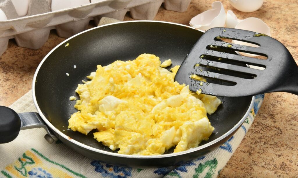  cuisson des oeufs brouillés