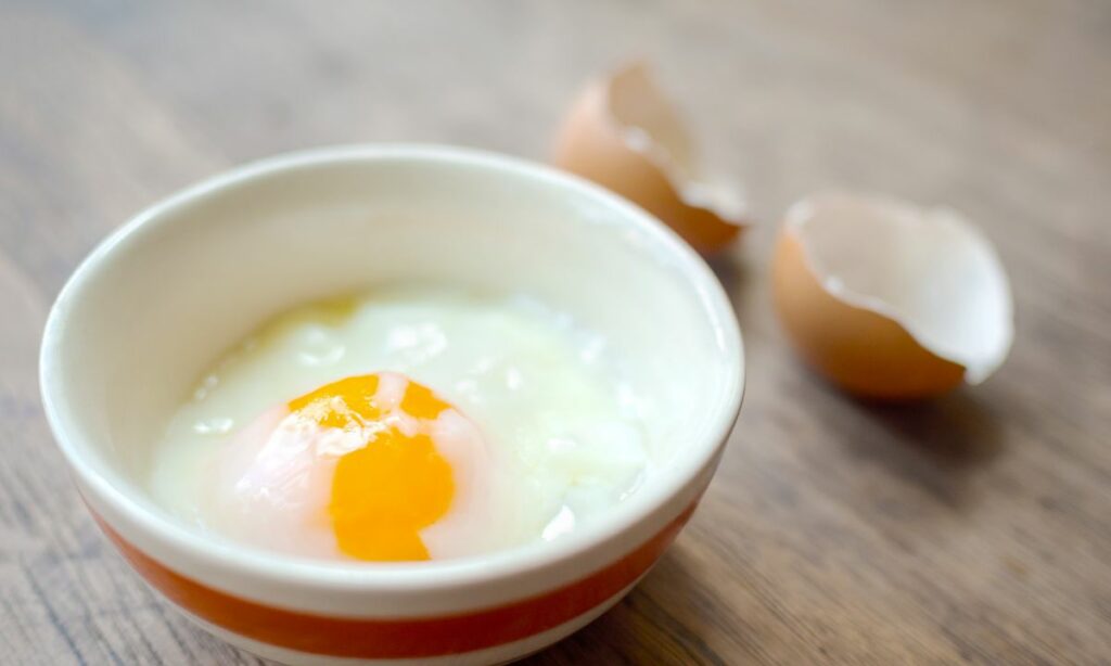 oeuf mollet dans un bol
